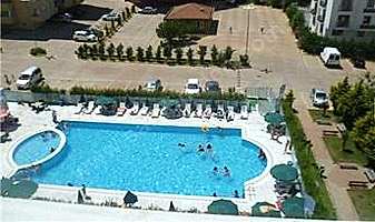 evrensel1-sitesi-yuzme-havuzu